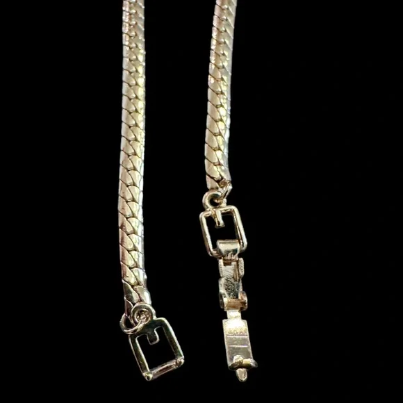 ❌SOLD❌ 💎 GIVENCHY GG Logo Necklace - Picture 6 of 9